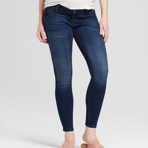 Maternity Jeans, under belly. Dark wash. Size 8